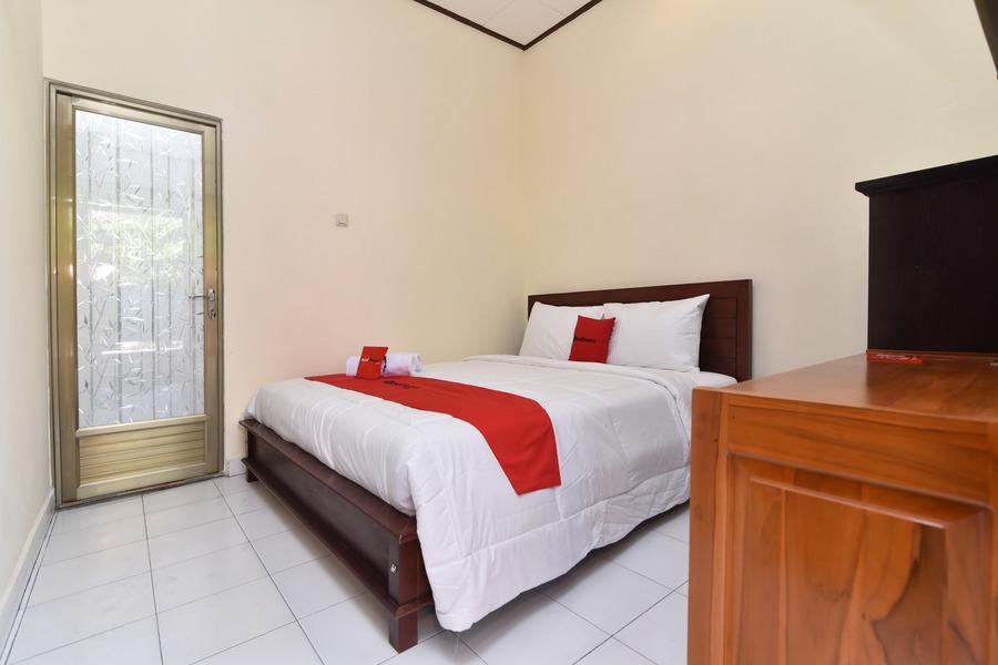Guest house Reddoorz @ 3*